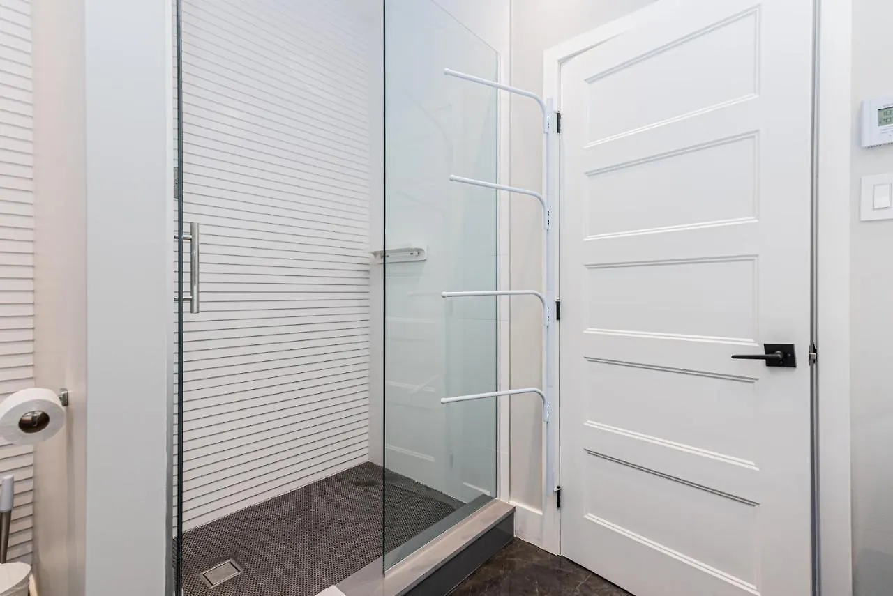 Apartment Vast And Perfectly Located 3 Bedroom Flat By Denstays Montreal