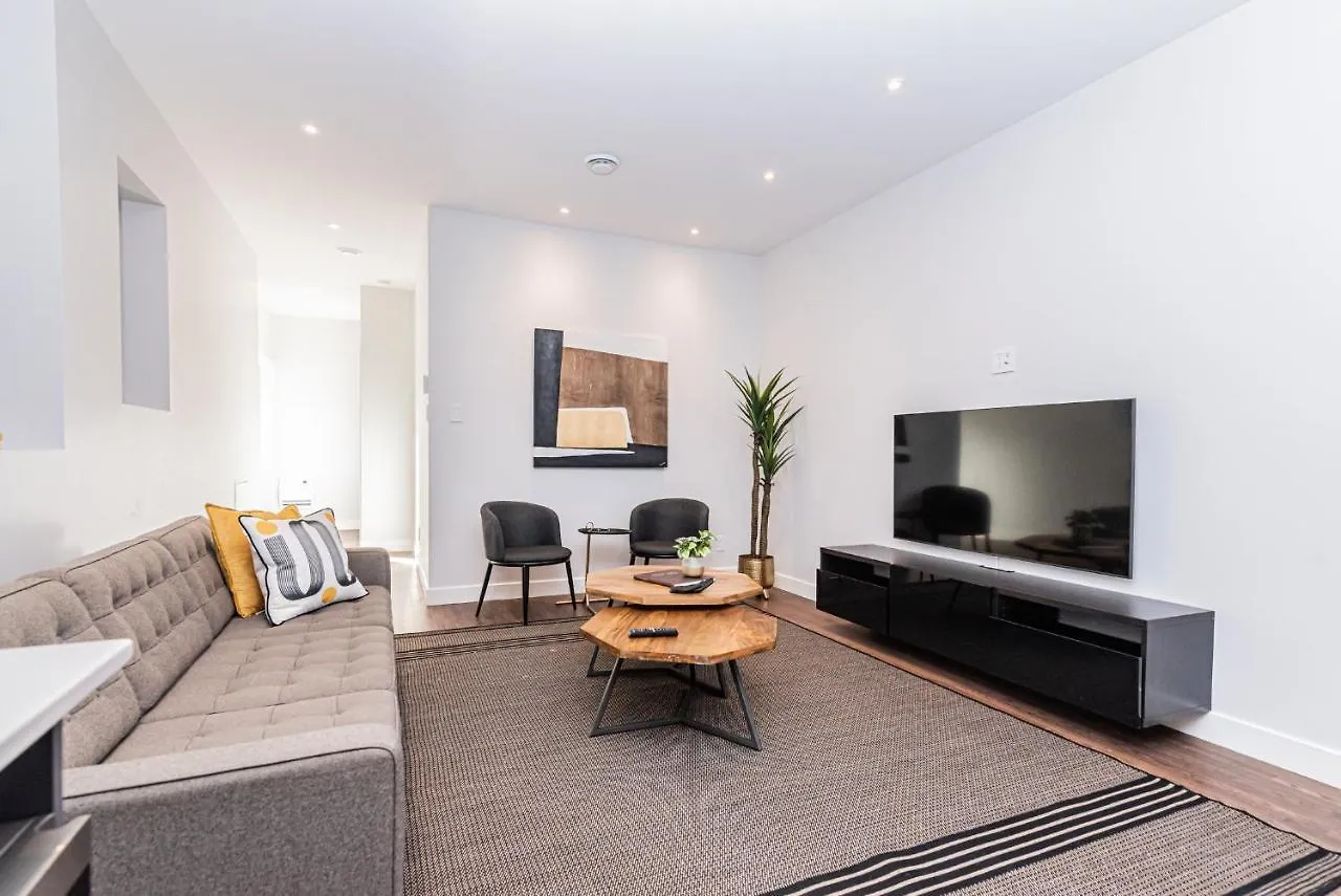 Vast And Perfectly Located 3 Bedroom Flat By Denstays Montreal